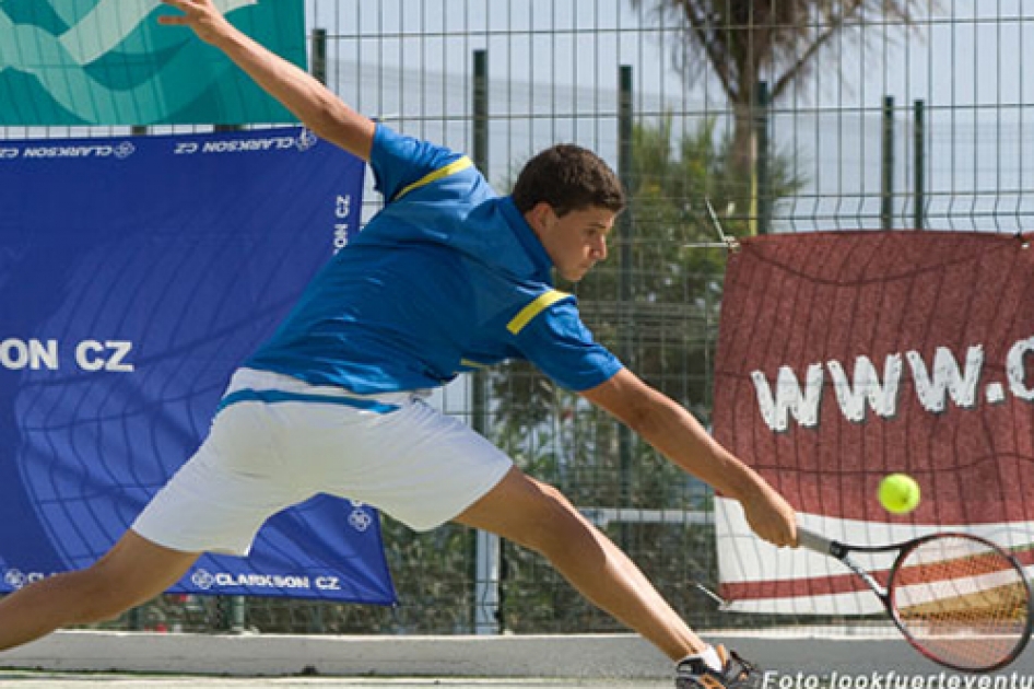 Semifinales de Eduard Esteve y David Vega en el internacional júnior de Villena Semifinales de Eduard Esteve y David Vega en el internacional júnior de Villena