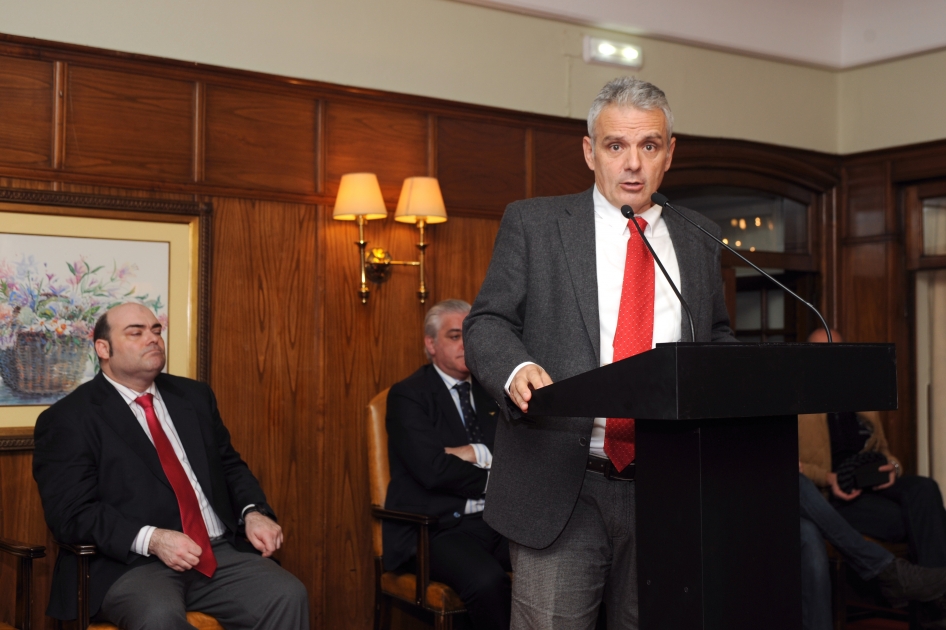 Jos Luis Escauela  pide recoger la Medalla de la Ciudad de Sevilla en nombre de la RFET