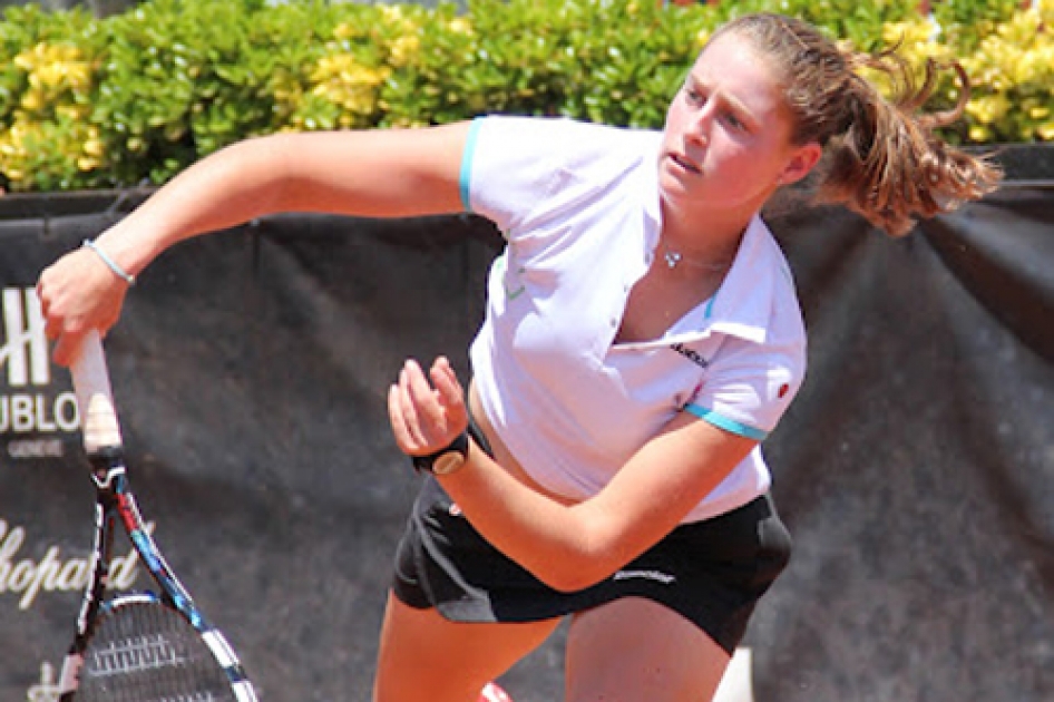 Ivonne Cavall se ve superada por la gibraltarea Amanda Carreras en la final del ITF de Getxo