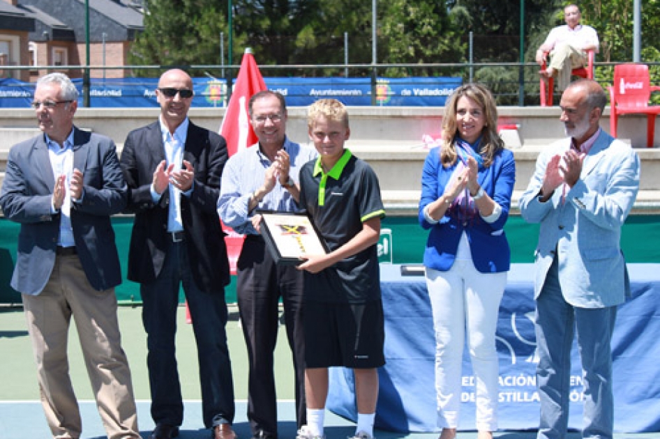 Nicola Kuhn y Paula Arias confirman los pronósticos en el Campeonato de España Alevín de Valladolid Nicola Kuhn y Paula Arias confirman los pronósticos en el Campeonato de España Alevín de Valladolid