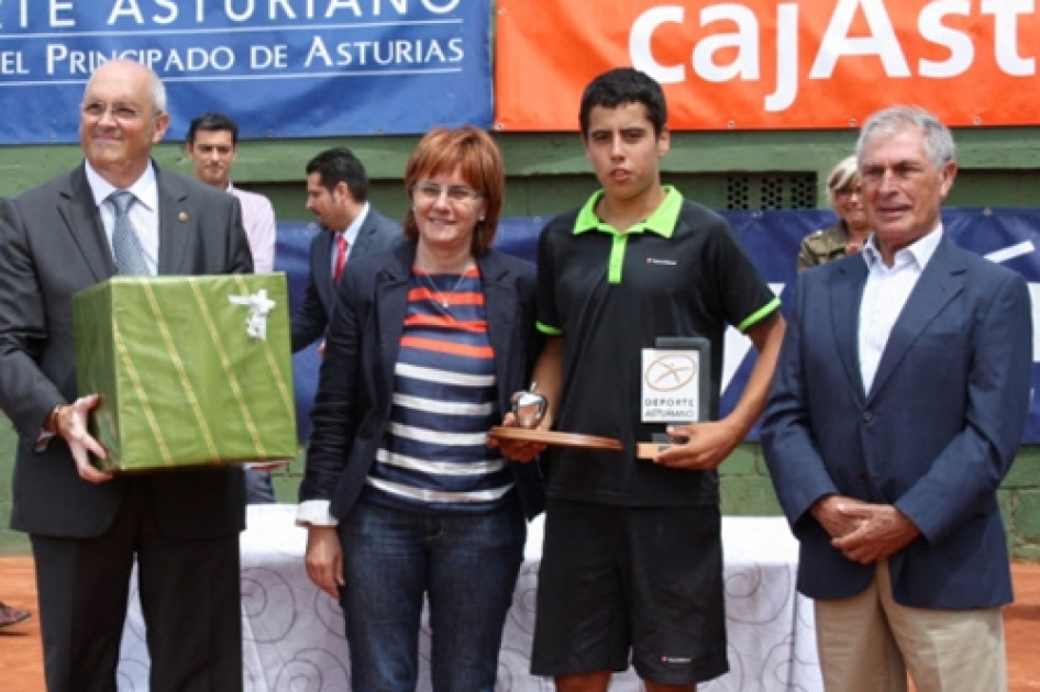 Jaume Antoni Munar y Ana Román se adjudican la “Apple Bowl” cadete en Avilés 