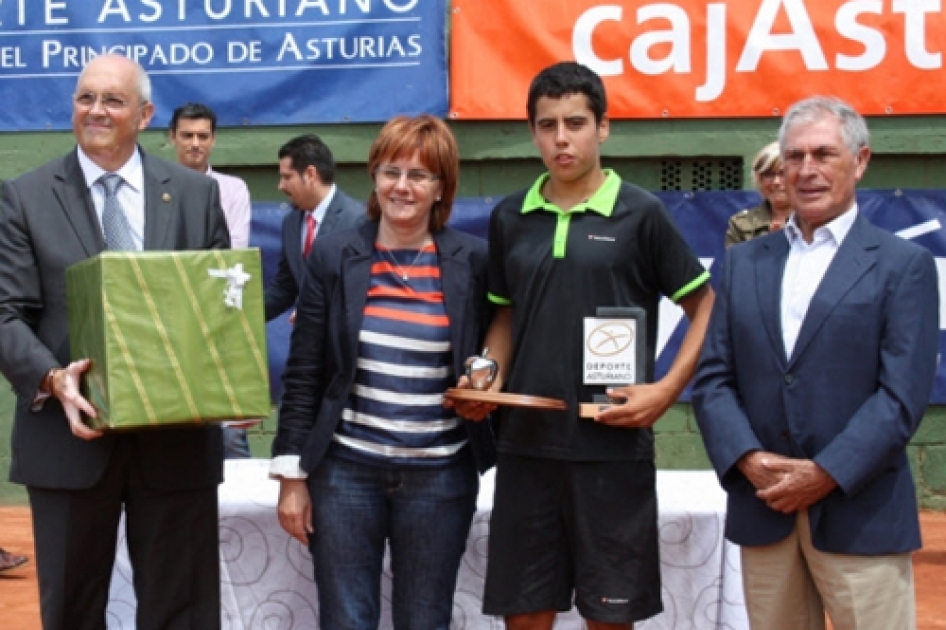 Jaume Antoni Munar y Ana Romn se adjudican la Apple Bowl cadete en Avils 