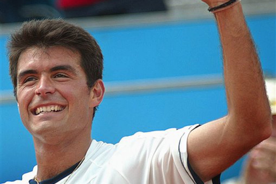 Iván Navarro gana en Xátiva 12 años después de estrenar su palmarés Iván Navarro gana en Xátiva 12 años después de estrenar su palmarés