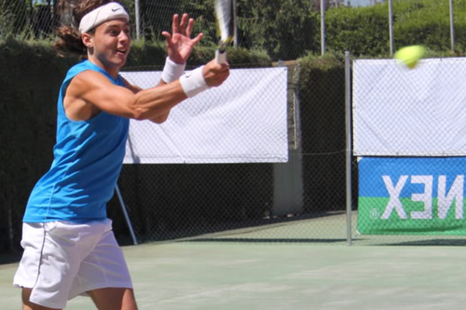 David Pérez conquista su primer título profesional en el Futures de Ourense ante Marc Fornell David Pérez conquista su primer título profesional en el Futures de Ourense ante Marc Fornell