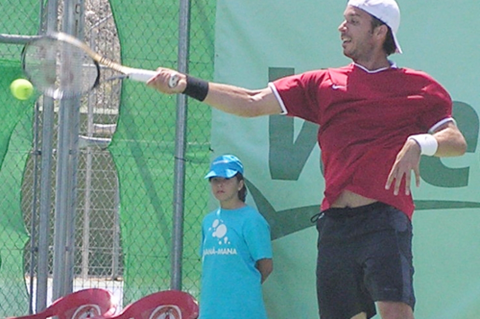 Jos Checa se ve superado por el serbio Ciric en la final del Futures de Oviedo