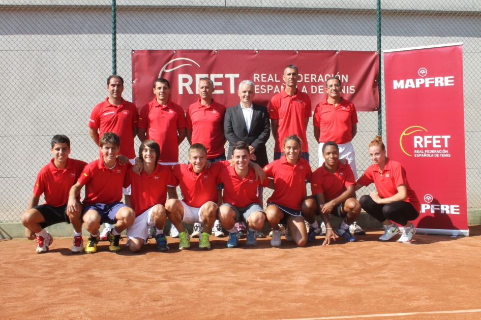 Jos Luis Escauela visita al Grupo de Competicin de la RFET