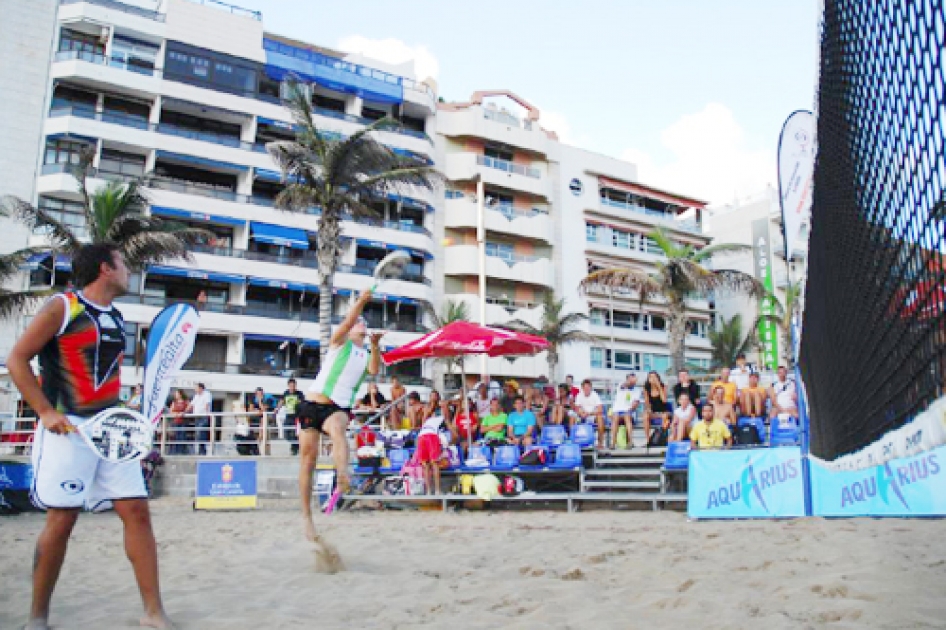 Cristóbal Ramírez gana el último internacional de tenis playa en Canarias junto al francés Maillot 