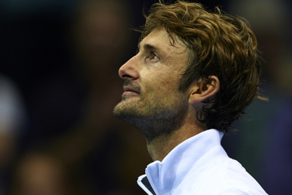 Ferrero dice adiós entre lágrimas tras ceder ante Almagro en Valencia Ferrero dice adiós entre lágrimas tras ceder ante Almagro en Valencia