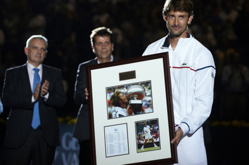 Ferrero recibe un sentido homenaje del tenis espaol rodeado de amigos