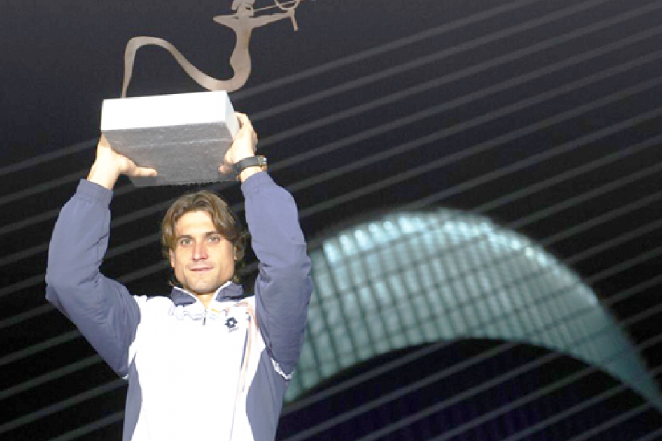 Ferrer alza su sexto título de la temporada en Valencia