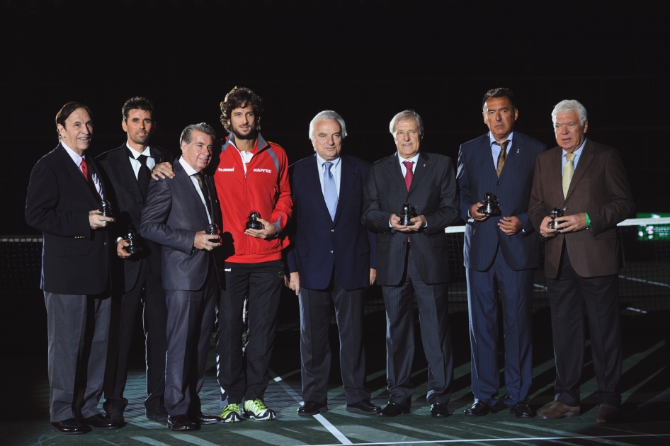 Santana, Gisbert y Feliciano reciben en Praga el Premio al Compromiso con la Copa Davis