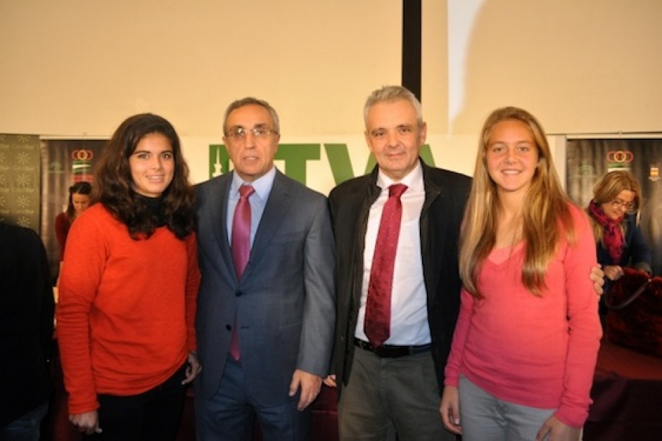 El presidente de la RFET con las tenistas incluidas en el plan ADO andaluz