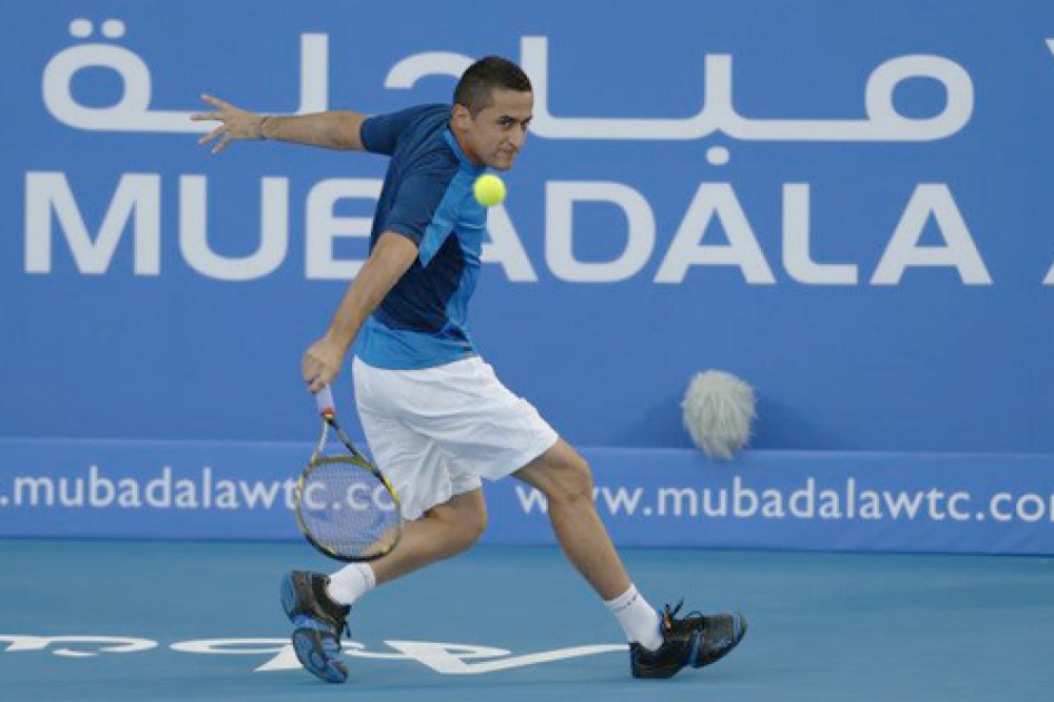 Almagro fuerza los tres sets ante Djokovic en la final de la exhibicin de Abu Dhabi 