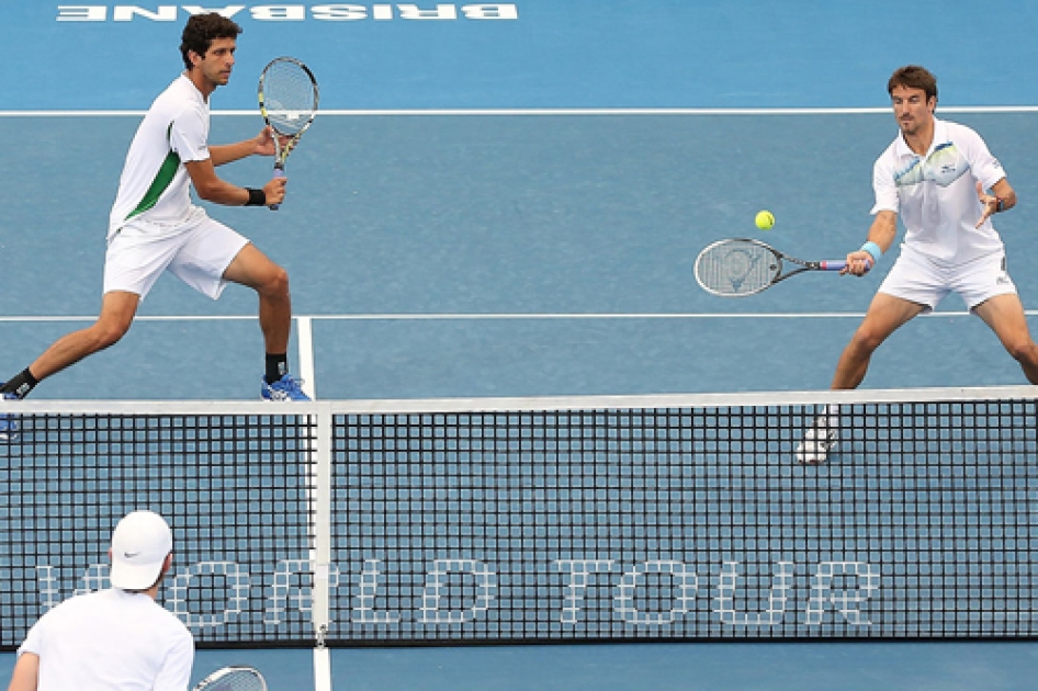 Robredo consigue el primer triunfo español de la temporada ganando el dobles en Brisbane Robredo consigue el primer triunfo español de la temporada ganando el dobles en Brisbane