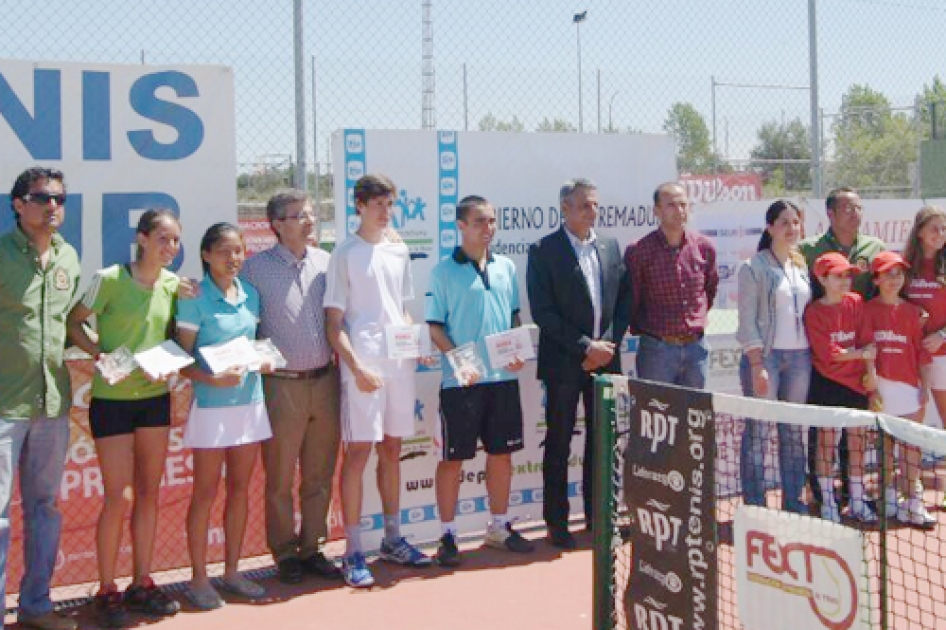 Victorias de Juan Pablo Caas y Marta Huqing Gonzlez en el segundo torneo Marca en Badajoz