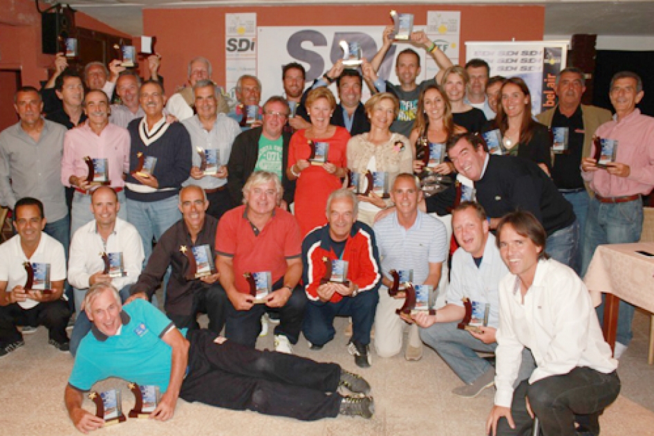 Victorias de Santiago Tintoré, Mariano Peinado y Eva Bes en el internacional sénior de Estepona Victorias de Santiago Tintoré, Mariano Peinado y Eva Bes en el internacional sénior de Estepona