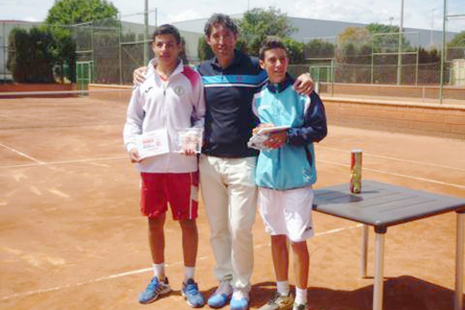 Bernabé Zapata y Luca Nagymihaly se llevan el torneo “Marca Jóvenes Promesas” de Valencia Bernabé Zapata y Luca Nagymihaly se llevan el torneo “Marca Jóvenes Promesas” de Valencia