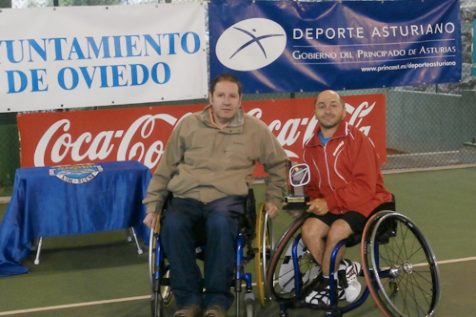 Álvaro Illobre supera a Juanjo Rodríguez en la final del abierto de tenis en silla de Oviedo