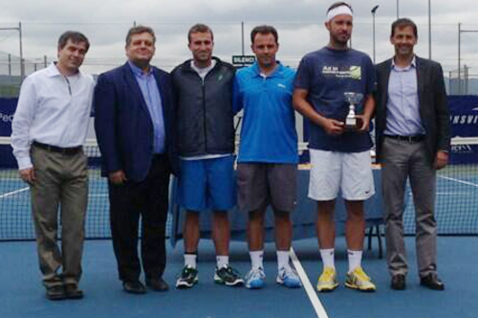Steven Díez supera a José Checa en la final del Futures de Santa Margarida de Montbuí Steven Díez supera a José Checa en la final del Futures de Santa Margarida de Montbuí