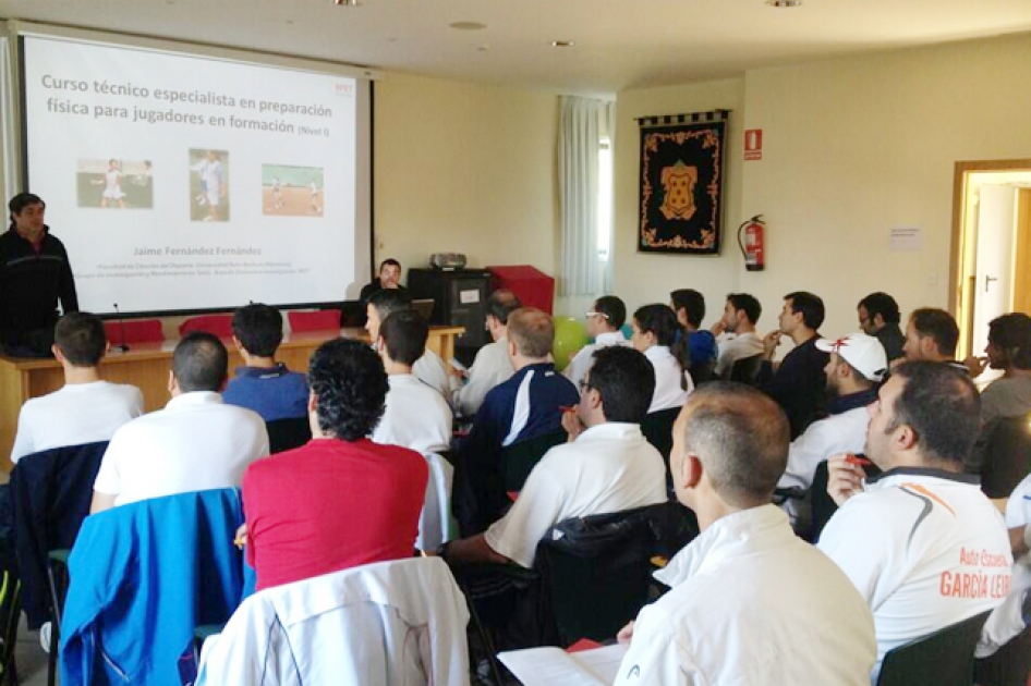 Concluye en Santiago la cuarta edición del Curso de Técnico Especialista en Preparación Física para jugadores en formación