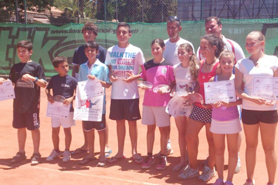 Campeones del cuarto torneo juvenil TTK Warriors Tour en Marbella