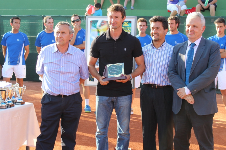 Ferrero y la RFET reciben una distincin de el tenis albaceteo