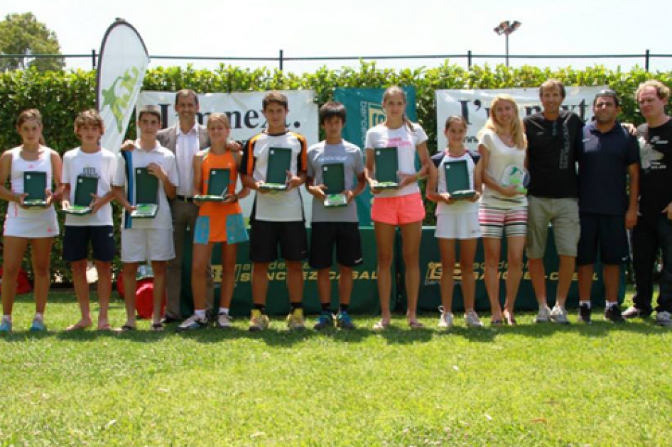 Ismael Carrero, Rebeka Masarova, Eduard Coronado y Carlota Martnez, triunfan en el Nike de El Prat