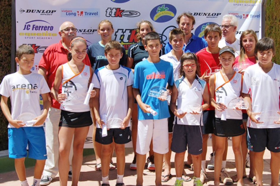 Ganadores del penltimo torneo juvenil TTK Warriors Tour del ao en Alicante