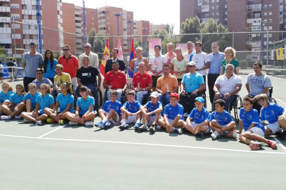 Primera victoria del júnior Martín De la Puente en el circuito nacional de tenis en silla en Móstoles