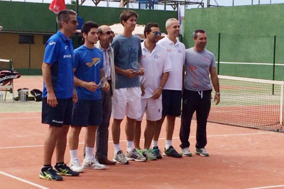 Roberto Ortega se ve superado por el belga Mertens en la final del primer Futures de Tenerife