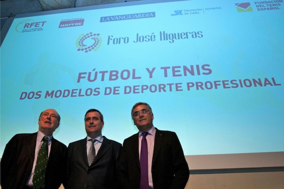 Fútbol y tenis protagonizan el primer foro José Higueras de la RFET y La Vanguardia Fútbol y tenis protagonizan el primer foro José Higueras de la RFET y La Vanguardia