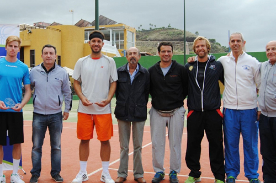 Jos Checa supera a Jaime Pulgar en la final del segundo Futures de Tenerife