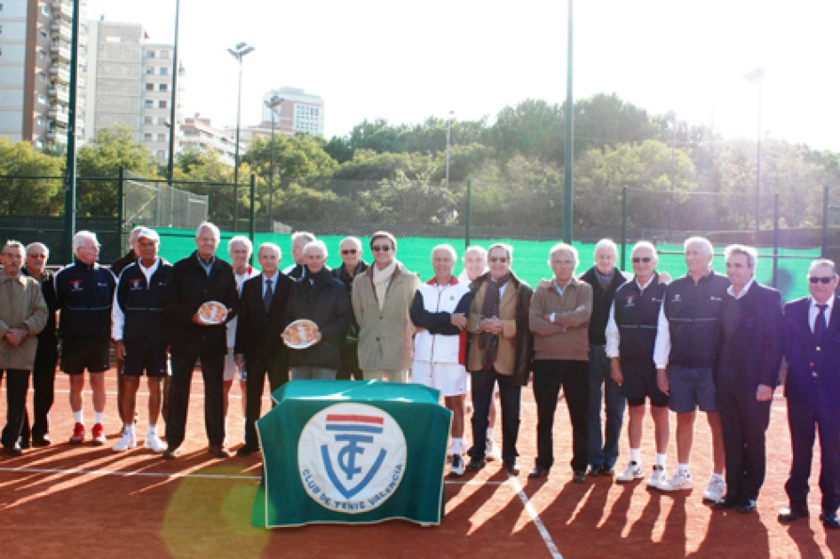 Ttulos de Campeones de Espaa para el RCT Barcelona-1899 en +70 y RC de Polo en +40