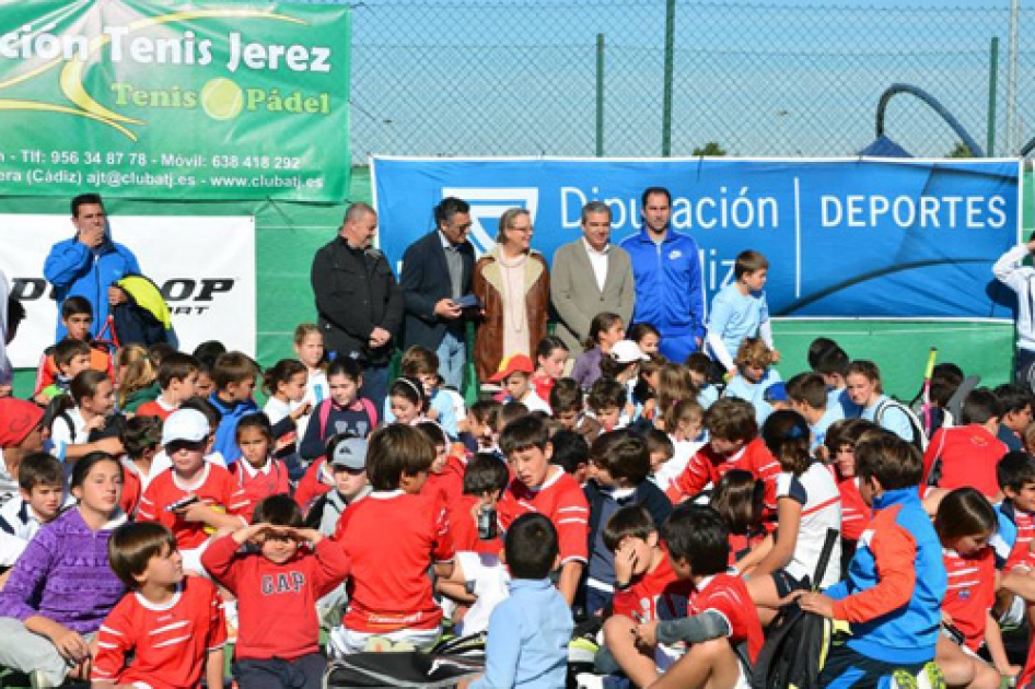 Unos 300 niños participan en el clínic de Albert Costa en Jerez de la Frontera  