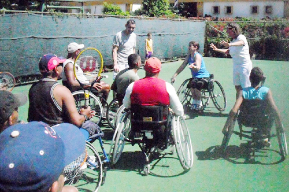 La RFET y la ITF promocionan el tenis en silla de ruedas en Cuba