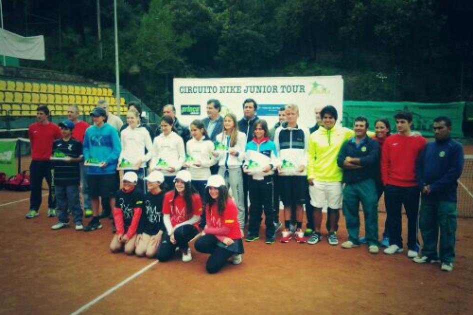 Victorias de Nicola Kuhn, Laura Lpez, Jorge Plans y Marta Custic en el Nike Junior Tour de Barcelona