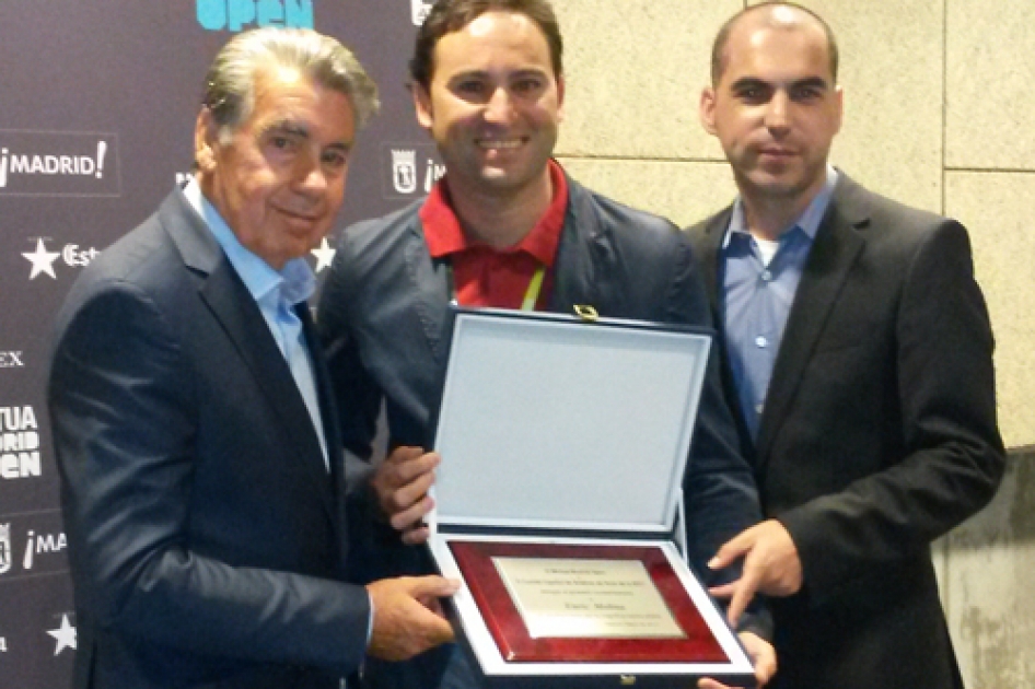 El Comité de Árbitros de la RFET y el Masters de Madrid homenajean al ex árbitro Enric Molina