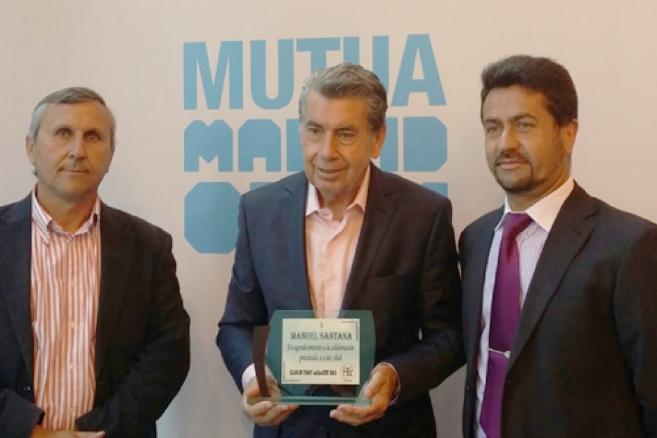 Manolo Santana recibe un homenaje del CT Albacete con motivo del 30 aniversario de su Trofeo Internacional