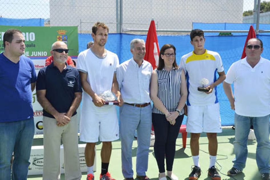 David Vega se ve superado por el dans Nielsen en la final del Futures de Martos