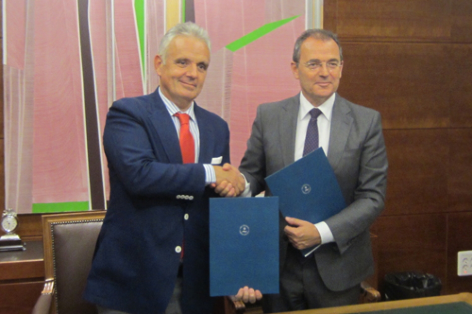 La RFET y la Universidad Camilo José Cela ratifican un acuerdo de estrecha colaboración La RFET y la Universidad Camilo José Cela ratifican un acuerdo de estrecha colaboración