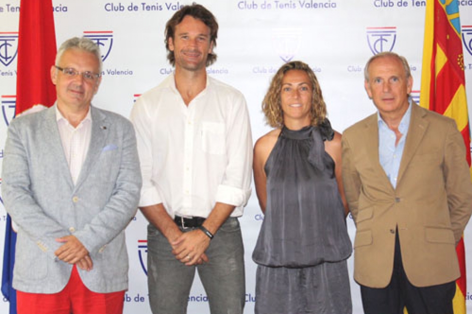 Gala León y Carlos Moyá ultiman los detalles de la Copa Davis en Brasil en una cumbre en Valencia
