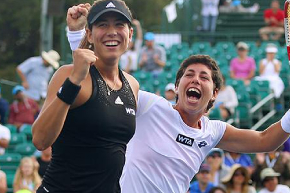 Carla Suárez y Garbiñe Muguruza ganan su primer título de dobles juntas en Stanford Carla Suárez y Garbiñe Muguruza ganan su primer título de dobles juntas en Stanford