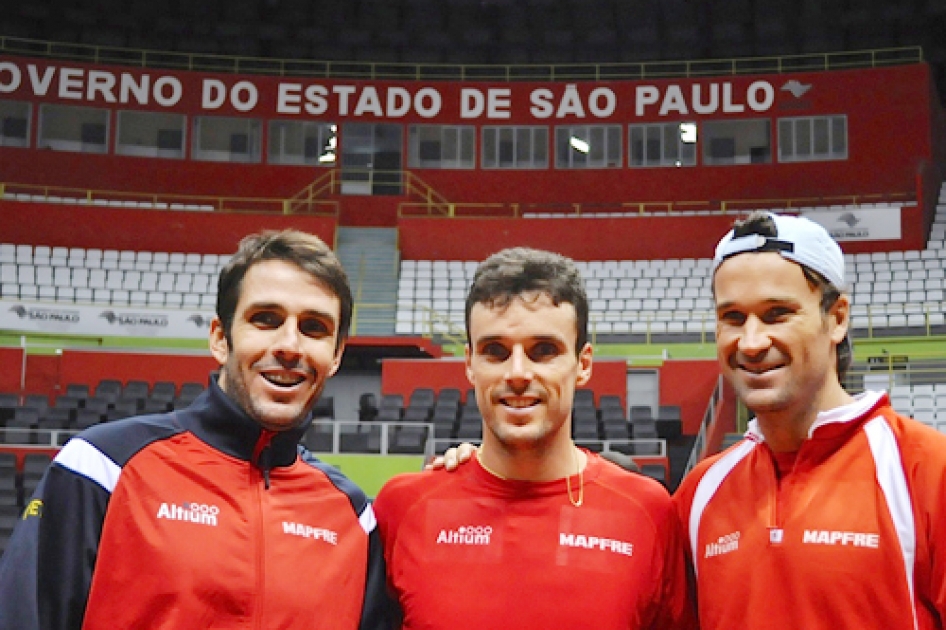 Intenso primer contacto del equipo espaol de Copa Davis con la pista en Sao Paulo