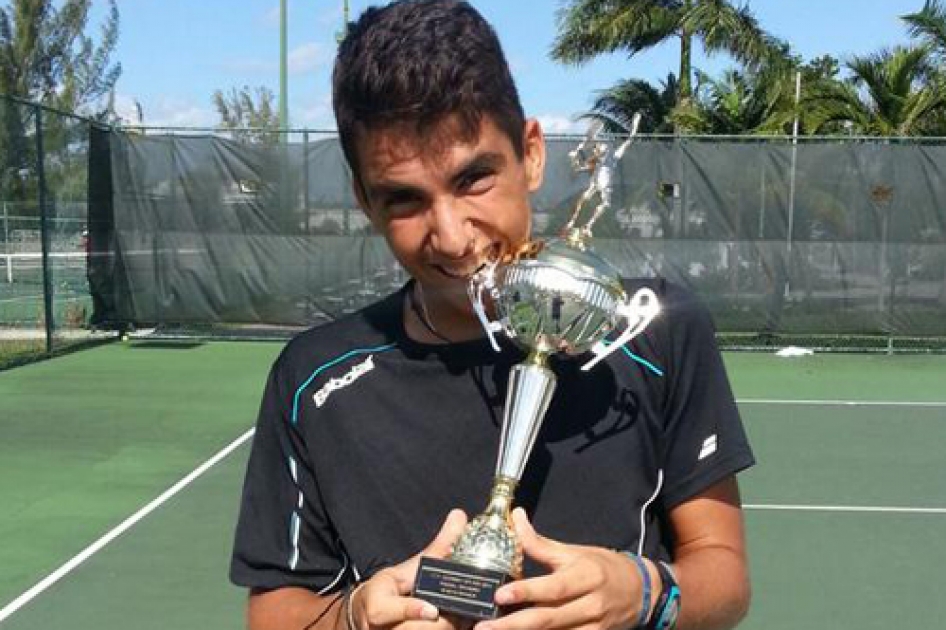 lvaro Regalado logra su primera victoria en el circuito mundial jnior en Bahamas