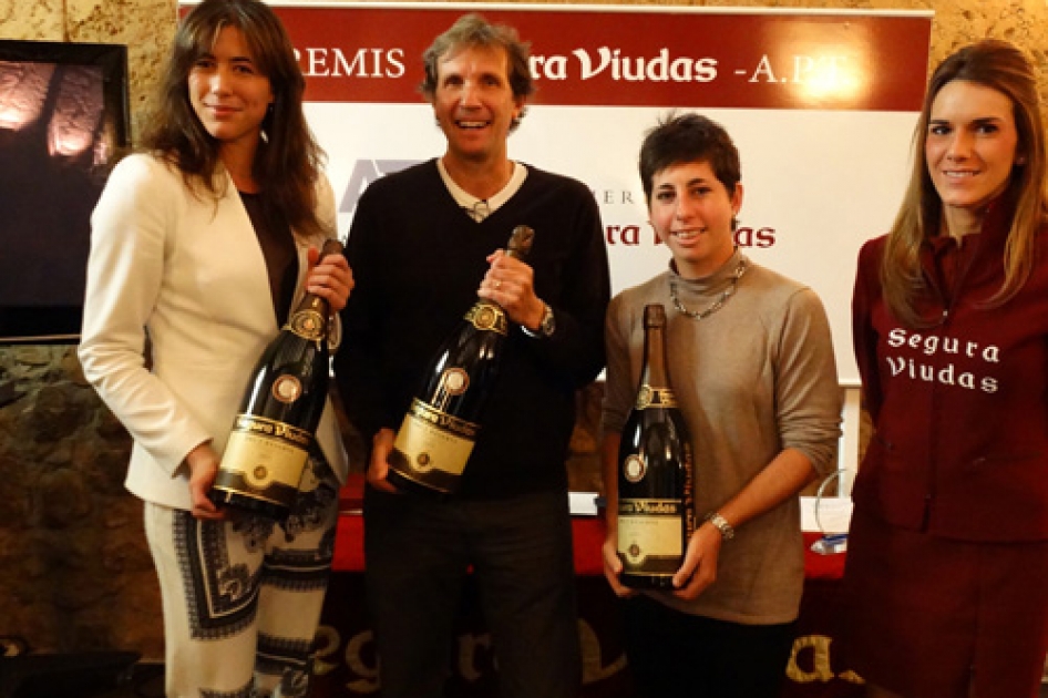 Carla Suárez y Garbiñe Muguruza reciben el premio de la Asociación de Periodistas de Tenis