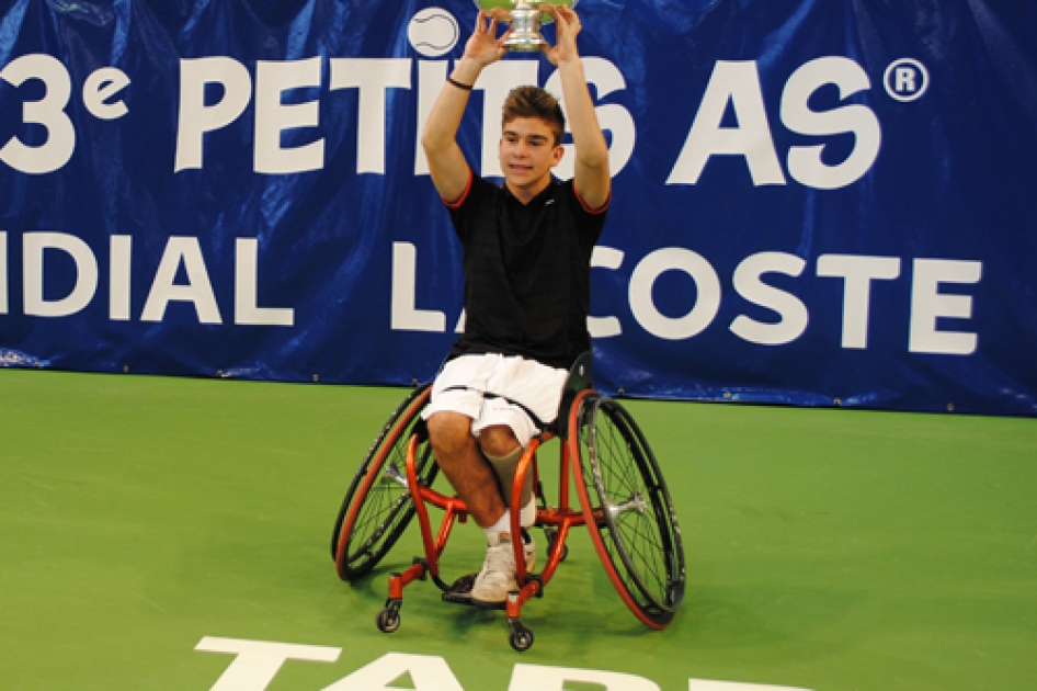 Martín De la Puente conquista el Masters Júnior de tenis en silla por partida doble Martín De la Puente conquista el Masters Júnior de tenis en silla por partida doble