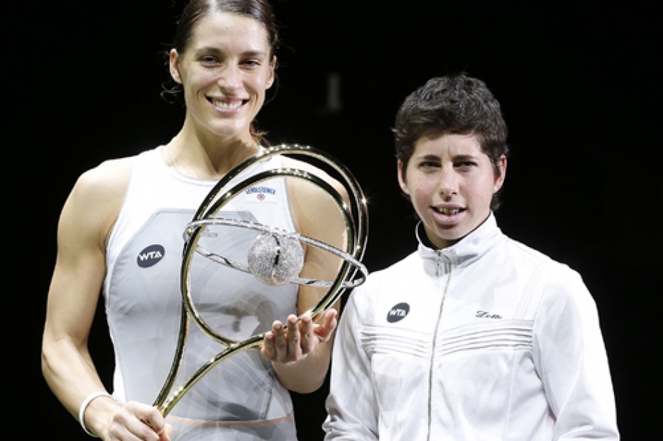 Carla Suárez se retira en la final de Amberes donde Medina y Parra ganan el título de dobles Carla Suárez se retira en la final de Amberes donde Medina y Parra ganan el título de dobles
