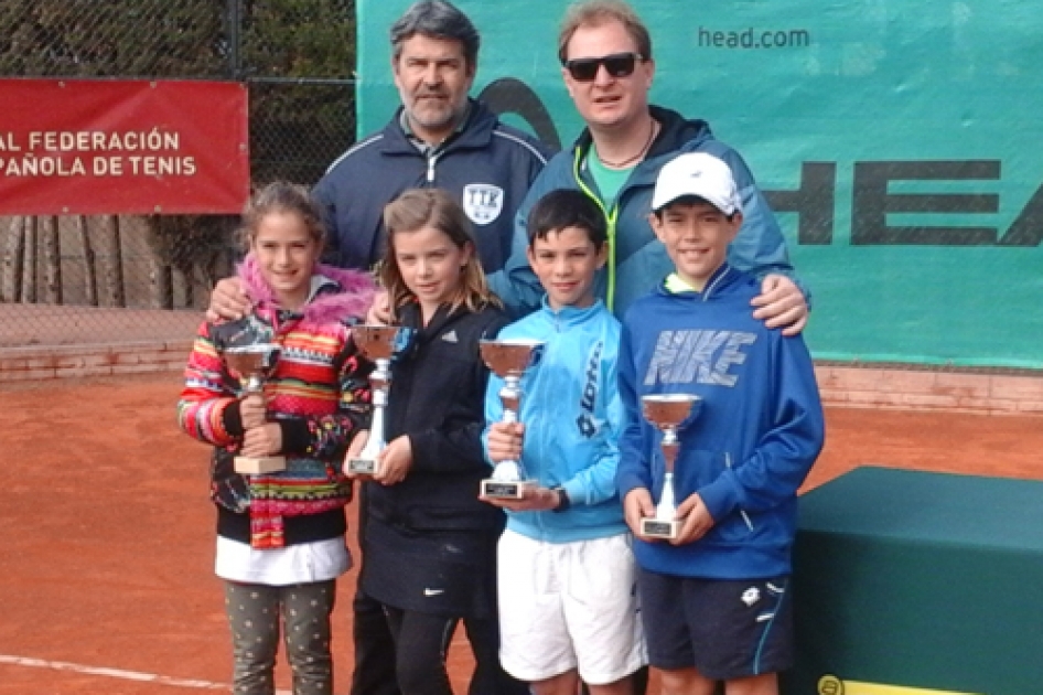 Los andaluces Pepe León y Ariana Geerlings ganan el torneo sub’10 IBP Uniuso de Barcelona Los andaluces Pepe León y Ariana Geerlings ganan el torneo sub’10 IBP Uniuso de Barcelona