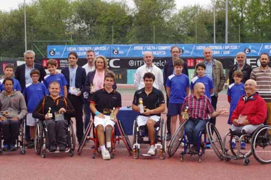 Daniel Caverzaschi se impone en el internacional de A Coruña ante Martín De la Puente Daniel Caverzaschi se impone en el internacional de A Coruña ante Martín De la Puente