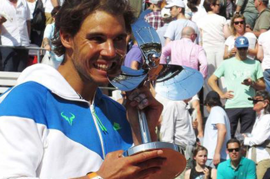 Nadal conquista su tercer título del año en Hamburgo Nadal conquista su tercer título del año en Hamburgo